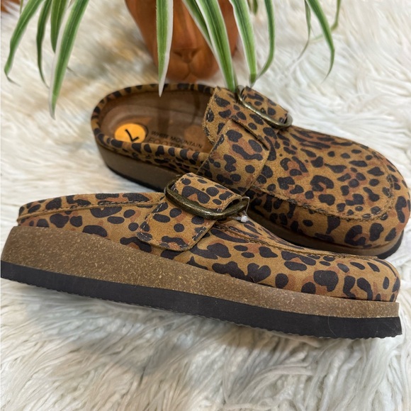 New🌿 WOMEN'S WHITE MOUNTAIN Natural Leopard Slip-On Clogs - Picture 5 of 8
